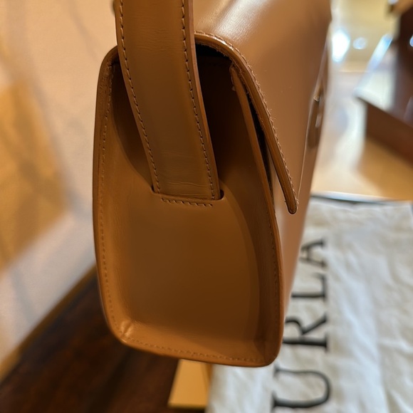 Furla Italian Leather Bag ⭐️ HOST PICK ⭐️ - Picture 4 of 11